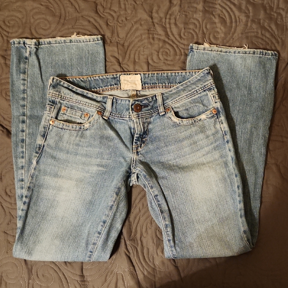 American Eagle Outfitters Size 6 Light Blue Straight Leg Boot Cut Jeans